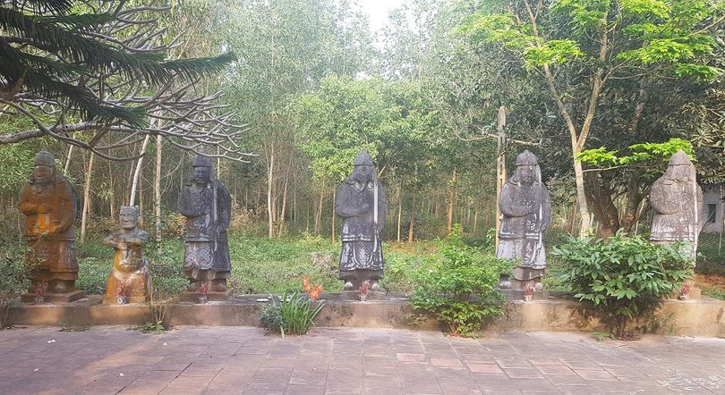 Những pho tượng từ cổ ở đình làng quê Những pho tượng từ cổ ở đình làng quê