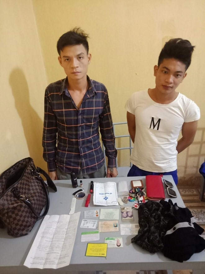 Hai đối tượng Bùi Văn Tưởng, Nguyễn Huy Chiến tại Công an huyện Bình Xuyên