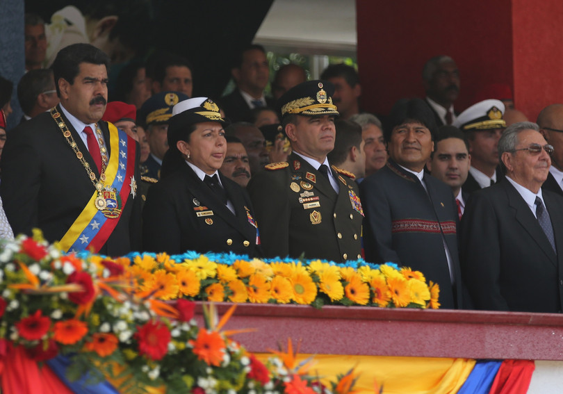 Quân đội vẫn thề trung thành với tổng thống Nicolás Maduro Quân đội vẫn thề trung thành với tổng thống Nicolás Maduro