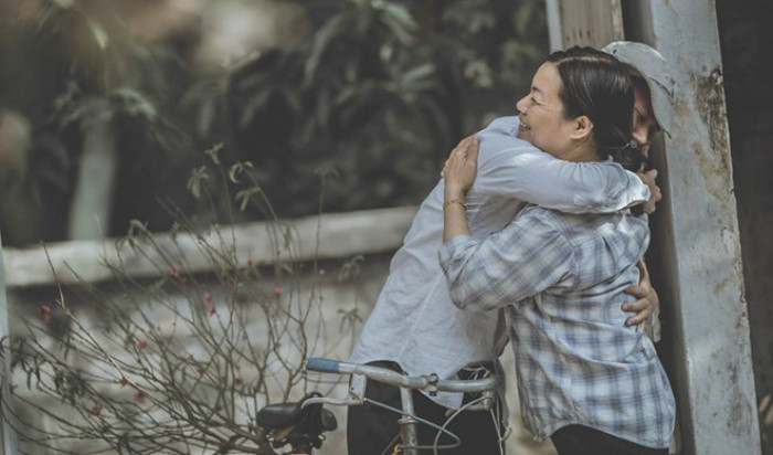 Mùa xuân đẹp lắm người ơi, có hình bóng mẹ rạng ngời sắc xuân! (Ảnh: luxurydaily.vn) Mùa xuân đẹp lắm người ơi, có hình bóng mẹ rạng ngời sắc xuân! (Ảnh: luxurydaily.vn)