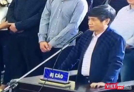Bị cáo Nguyễn Thanh Hóa khai báo tại tòa (ảnh chụp màn hình trực tuyến tại phòng báo chí) Bị cáo Nguyễn Thanh Hóa khai báo tại tòa (ảnh chụp màn hình trực tuyến tại phòng báo chí)