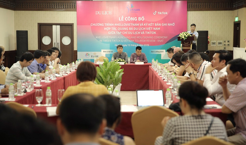 Lễ ký kết bản ghi nhớ hợp tác quảng bá du lịch Việt Nam qua video và khởi động chương trình quảng bá du lịch Việt Nam bằng công cụ video mang tên HelloVietnam.