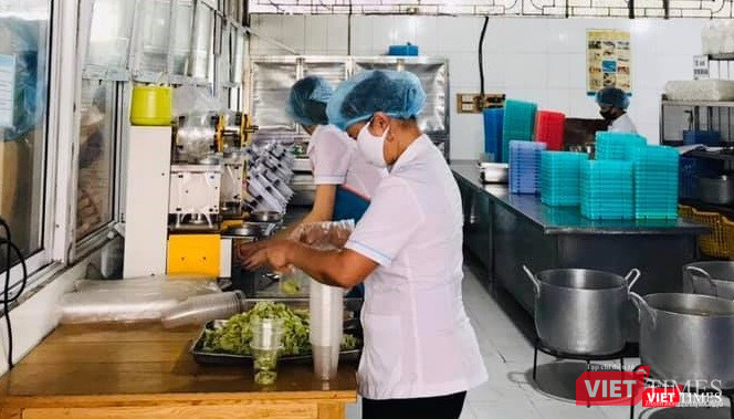 Nhân viên nhà ăn tại Bệnh viện Nội tiết TW.