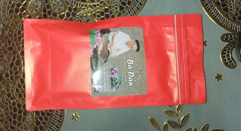 Túi trà sen mang nhãn hiệu Bà Dần
