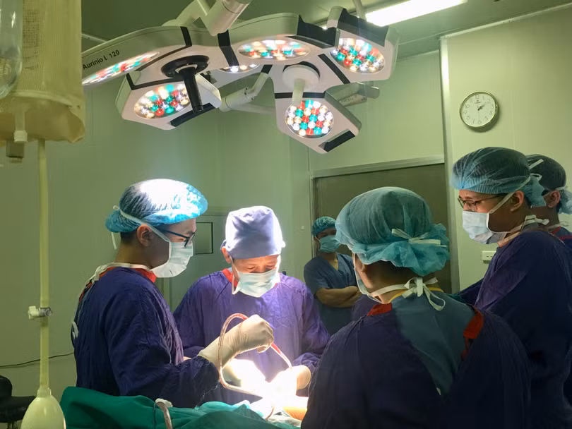 Ca mổ diễn ra chiều 5/8 tại Bệnh viện Hữu nghị Việt Đức.