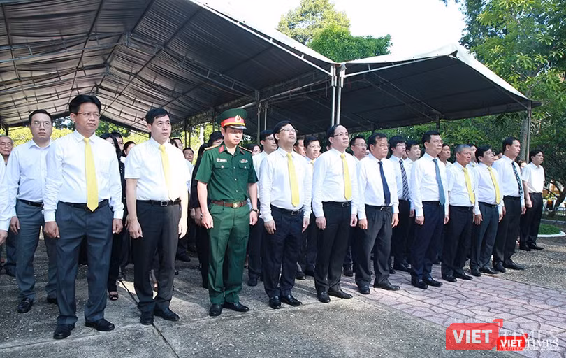 Các đại biểu tưởng niệm, tri ân các anh hùng, liệt sỹ ngành TT&TT