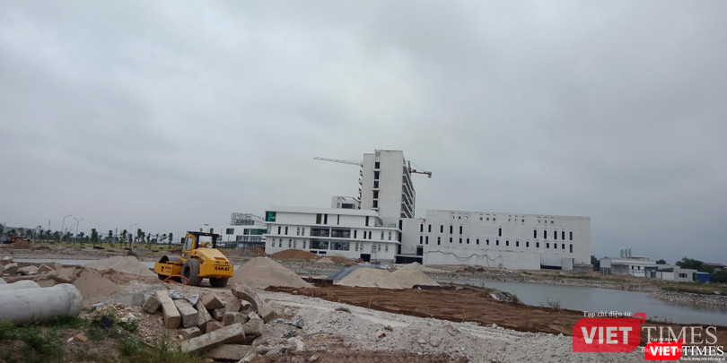 Bên cạnh tòa nhà chính của Bệnh viện Hữu nghị Việt Đức 2, các hạng mục khác vẫn đang tiếp tục thi công. Bên cạnh tòa nhà chính của Bệnh viện Hữu nghị Việt Đức 2, các hạng mục khác vẫn đang tiếp tục thi công.