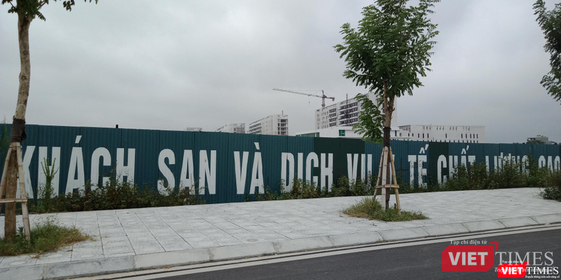 Những khu vực chưa hoàn thiện của BV Hữu nghị Việt Đức 2 được bao tôn kín.