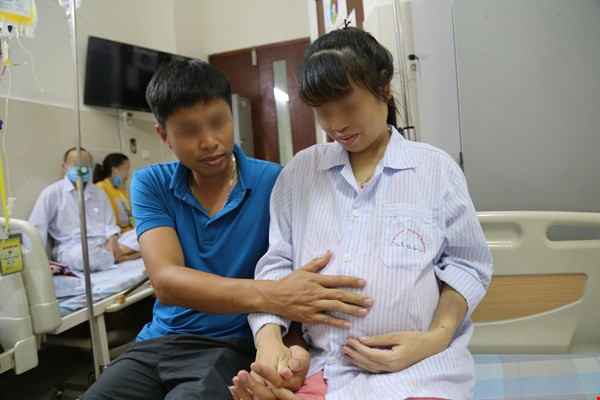 Vợ chồng chị Vang vẫn hạnh phúc đợi chờ thiên thần nhỏ chào đời.