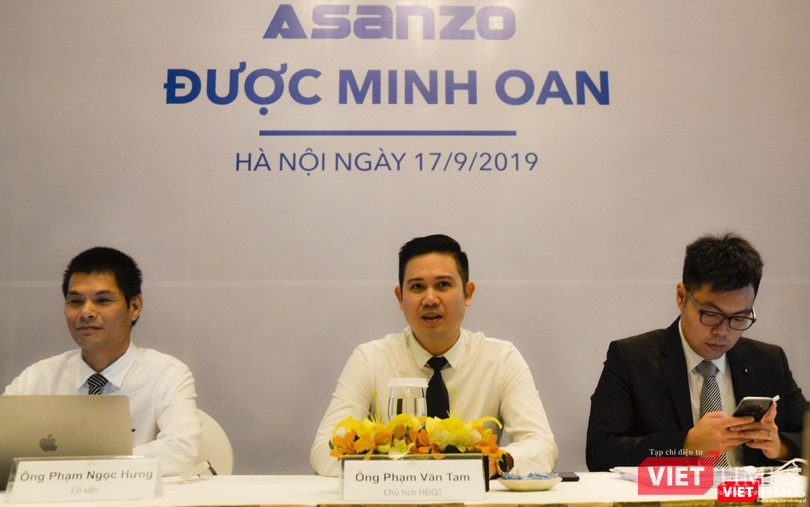 Ông Phạm Văn Tam – Chủ tịch HĐQT Asanzo (giữa), ông Phạm Ngọc Hưng - Cố vấn (trái) và ông Trần Đức Hoàng – Luật sư (phải).