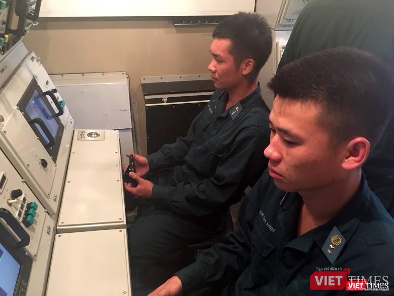 Cảnh giác, phát hiện địch trên không từ xa, quản lý chắc mục tiêu, hiệp đồng chặt chẽ, chọn đúng thời cơ tiêu diệt là phương châm trong huấn luyện, SSCĐ cẩu trung đoàn.