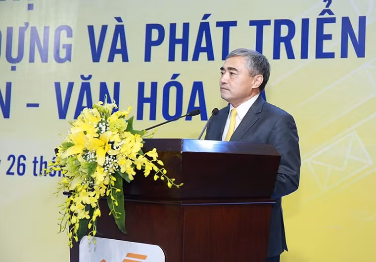 Thứ trưởng Bộ TT&TT Nguyễn Minh Hồng phát biểu tại lễ kỷ niệm 20 năm Bưu điện văn hóa xã.
