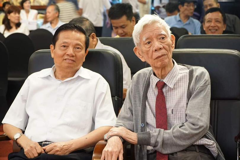 Ông Hương cùng nguyên Bộ trưởng Bộ TT&TT Lê Doãn Hợp (bìa trái).