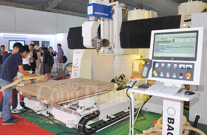 oanh nghiệp gỗ Bình Dương đang tập trung đầu tư đổi mới công nghệ để nâng cao năng lực xuất khẩu- Ảnh internet.