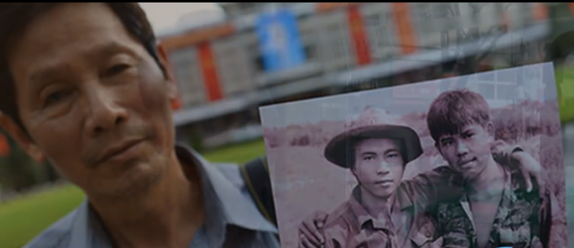 Tấm hình đặc biệt này do phóng viên ảnh chiến trường Chu Chí Thành (TTXVN) chụp tại vùng giáp ranh Long Quang, Triệu Phong, Quảng Trị tháng 4/1073, khi Hiệp định Paris về Việt Nam vừa được ký kết. Tấm hình đặc biệt này do phóng viên ảnh chiến trường Chu Chí Thành (TTXVN) chụp tại vùng giáp ranh Long Quang, Triệu Phong, Quảng Trị tháng 4/1073, khi Hiệp định Paris về Việt Nam vừa được ký kết.