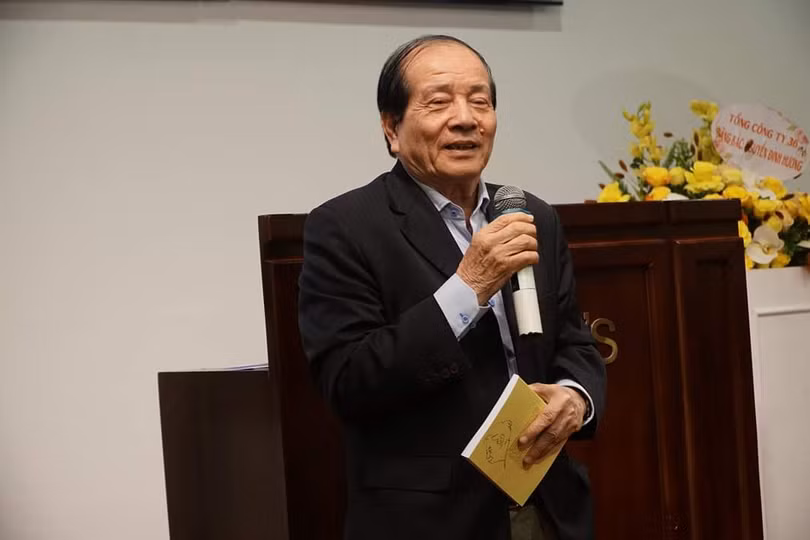 "Chúng ta tin vào trí tuệ, tiếng nói trung thực, vô tư và khách quan của nhà tổ chức Nguyễn Đình Hương. Nhắc đến Nguyễn Đình Hương là nhắc đến một người cán bộ mẫu mực của Đảng, người con ưu tú của đất nước.” – Nhà thơ Hữu Thỉnh.