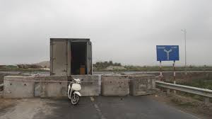 Cách ly y tế không đồng nghĩa với "ngăn sông, cấm chợ". Cách ly y tế không đồng nghĩa với "ngăn sông, cấm chợ".