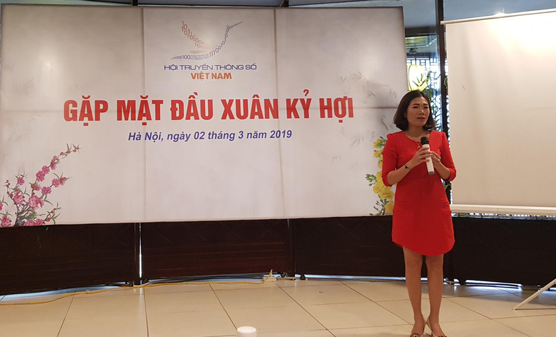 Bà Nguyễn Thị Bích Lan xúc động phát biểu sau khi nhận Quyết định giữ chức Giám đốc Trung tâm Hợp tác phát triển ICT của Hội Truyền thông số Việt Nam. Bà Nguyễn Thị Bích Lan xúc động phát biểu sau khi nhận Quyết định giữ chức Giám đốc Trung tâm Hợp tác phát triển ICT của Hội Truyền thông số Việt Nam.