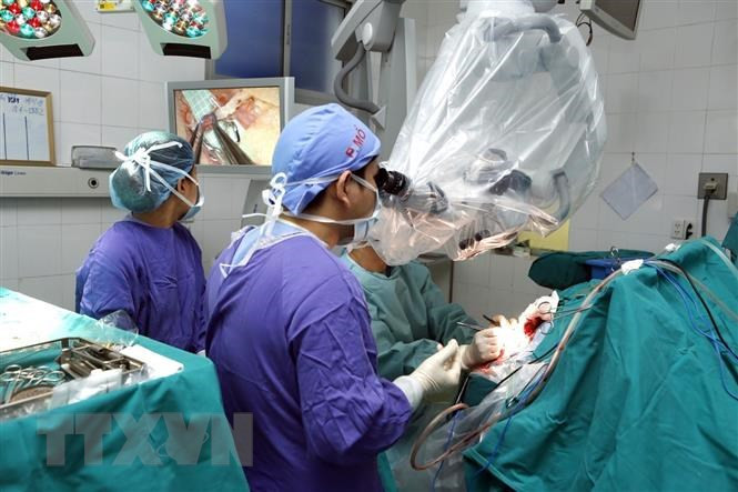 Một ca phẫu thuật tại Bệnh viện Trung ương Quân đội 108.