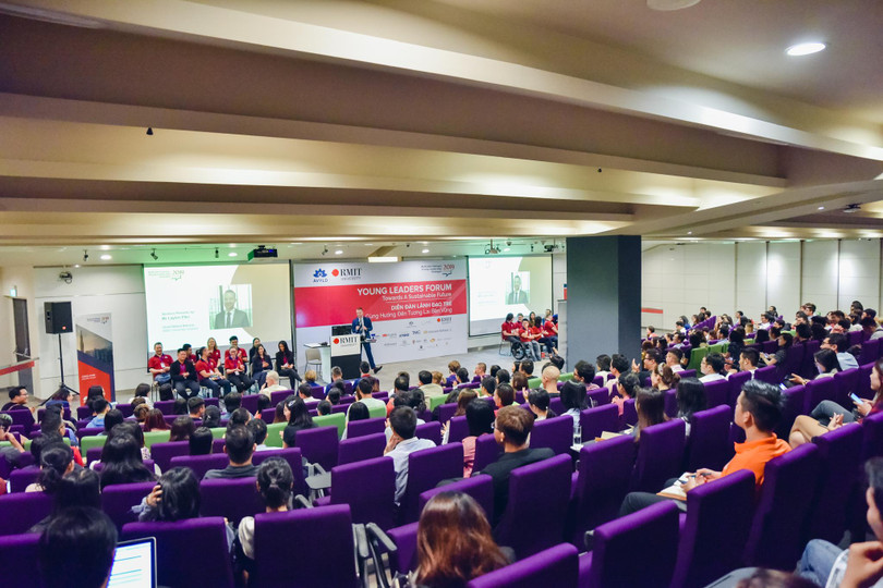 Hơn 300 gương mặt trẻ tham dự sự kiện tại sự kiện tại RMIT Việt Nam. Hơn 300 gương mặt trẻ tham dự sự kiện tại sự kiện tại RMIT Việt Nam.