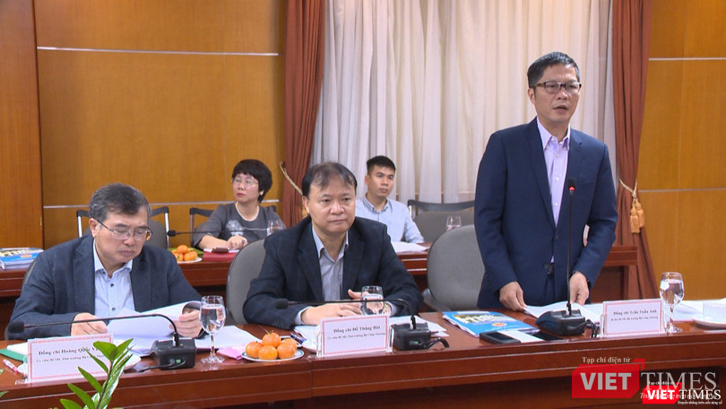 Bộ trưởng Bộ Công thương Trần Tuấn Anh báo cáo tại buổi làm việc. Bộ trưởng Bộ Công thương Trần Tuấn Anh báo cáo tại buổi làm việc.