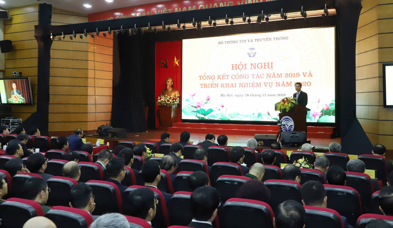 Bộ trưởng Bộ TT&TT Nguyễn Mạnh Hùng phát biểu tại hội nghị Tổng kết. Ảnh: Minh Sơn Bộ trưởng Bộ TT&TT Nguyễn Mạnh Hùng phát biểu tại hội nghị Tổng kết. Ảnh: Minh Sơn
