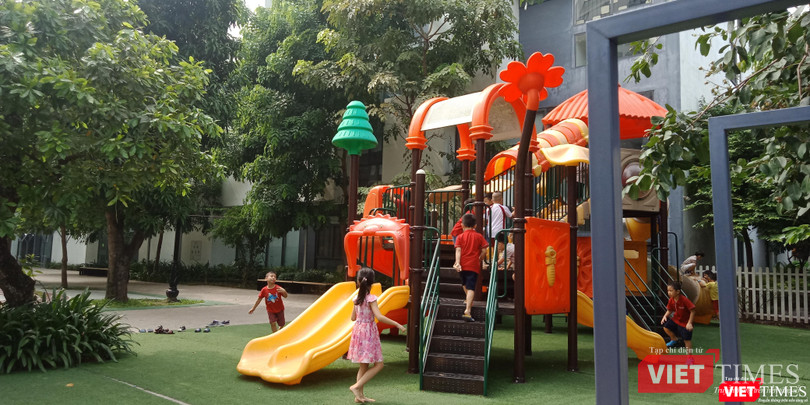 Một góc sân chơi của trường Một góc sân chơi của trường