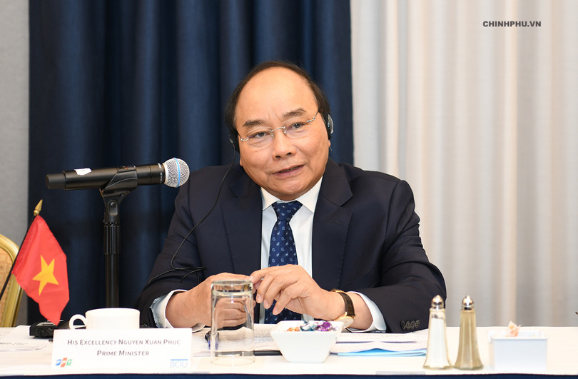 Thủ tướng trao đổi tại buổi tọa đàm với các tập đoàn Hoa Kỳ.