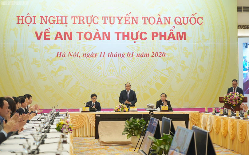 Thủ tướng Nguyễn Xuân Phúc chỉ trì hội nghị trực tuyến toàn quốc về ATTP sáng 11/1 (Ảnh: Chinhphu.vn).