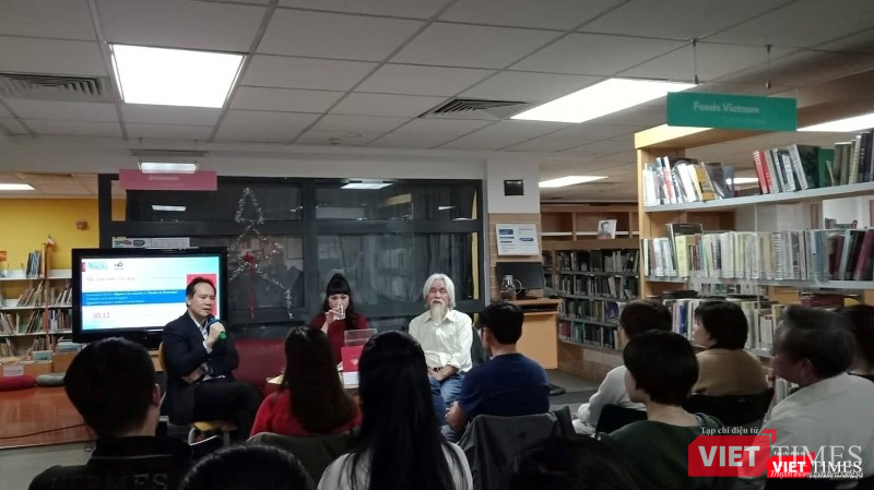 Buổi tọa đàm “Khi trái tim còn đập - chuyện về hiến tạng: Khi hạnh phúc là cho đi” tổ chức tại Hà Nội tối 3/12. Buổi tọa đàm “Khi trái tim còn đập - chuyện về hiến tạng: Khi hạnh phúc là cho đi” tổ chức tại Hà Nội tối 3/12.