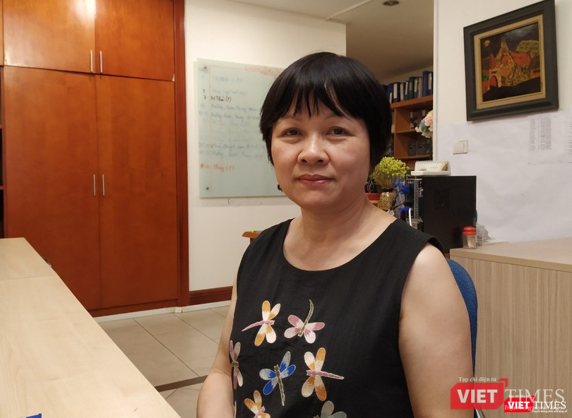 TS. Khuất Thu Hồng - Viện trưởng Viện Nghiên cứu Phát triển Xã hội. TS. Khuất Thu Hồng - Viện trưởng Viện Nghiên cứu Phát triển Xã hội.