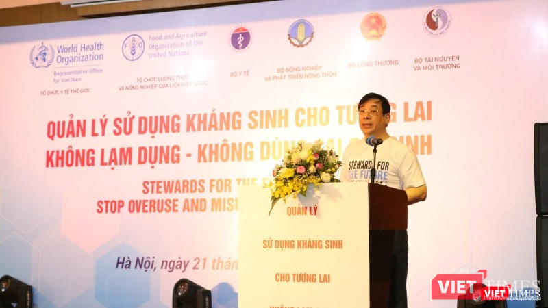 PGS.TS. Lương Ngọc Khuê - Cục trưởng Cục Quản lý Khám, chữa bệnh phát biểu khai mạc buổi lễ mít tinh (Ảnh: Minh Thúy).