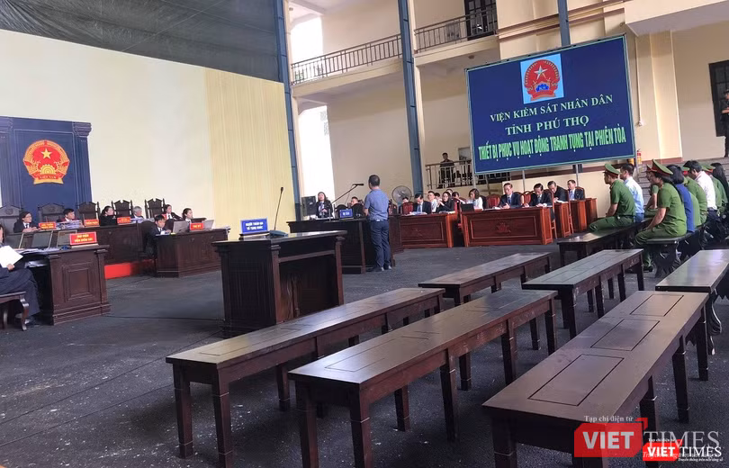 Quang cảnh phiên tòa xét xử chiều nay (17/11). Quang cảnh phiên tòa xét xử chiều nay (17/11).