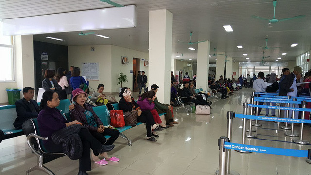 Bệnh nhân chờ khám tại Bệnh viện K Bệnh nhân chờ khám tại Bệnh viện K