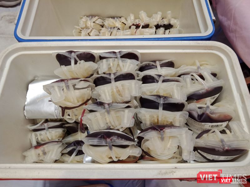 Những túi máu đầu tiên thu về chỉ sau 2 giờ đồng hồ khai mạc sự kiện Những túi máu đầu tiên thu về chỉ sau 2 giờ đồng hồ khai mạc sự kiện