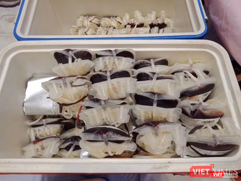 Những túi máu đầu tiên thu về chỉ sau 2 giờ đồng hồ khai mạc sự kiện