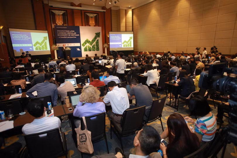 Hội thảo đã thảo luận các vấn đề chính sách và tầm nhìn của Việt Nam trong việc thúc đẩy nền kinh tế tuần hoàn, các điển hình thành công tại Thụy Điển và trong khu vực, cách thức các doanh nghiệp có thể tiếp cận nguồn vốn
