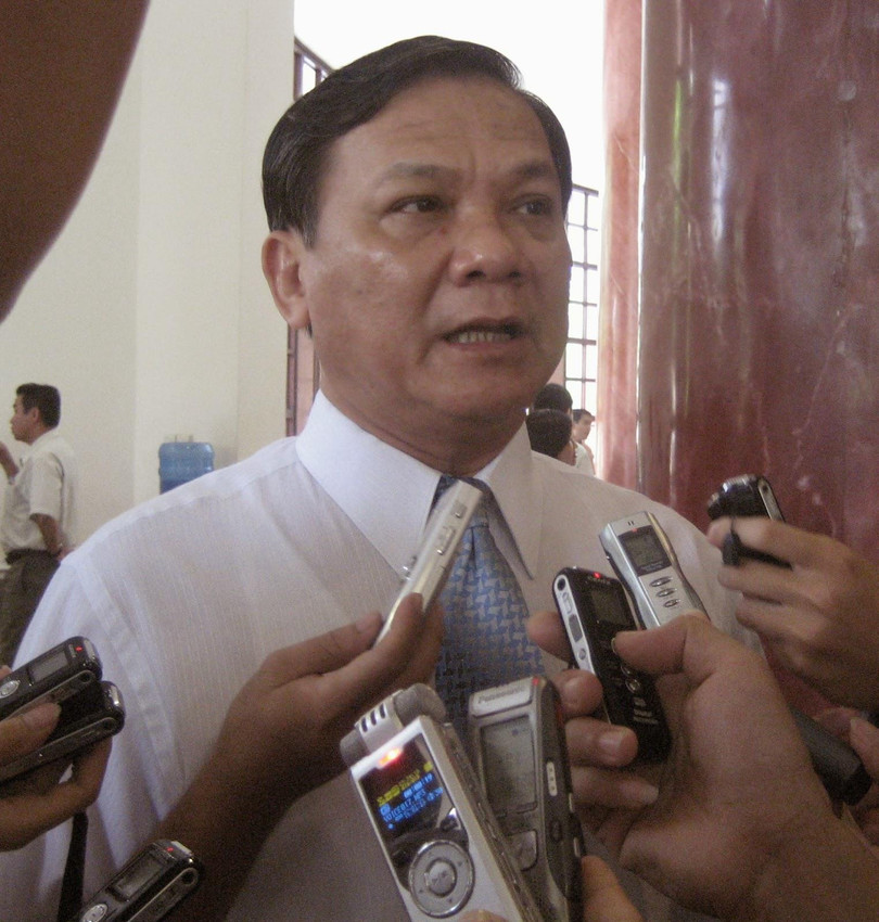 Trước lúc nghỉ hưu, Tổng Thanh tra Chính phủ, ông Trần Văn Truyền đã ký nhiều quyết định về công tác cán bộ vội vã - một điển hình của hiện tượng “hoàng hôn nhiệm kỳ” 2. Gần cuối nhiệm kỳ, trước lúc nghỉ hưu, khi còn giữ chức Tổng Thanh tra Chính phủ, ông Trần Văn Truyền đã ký nhiều quyết định công tác cán bộ vội vã và được dư luận biết tới là điển hình của hiện tượng “hoàng hôn nhiệm kỳ”