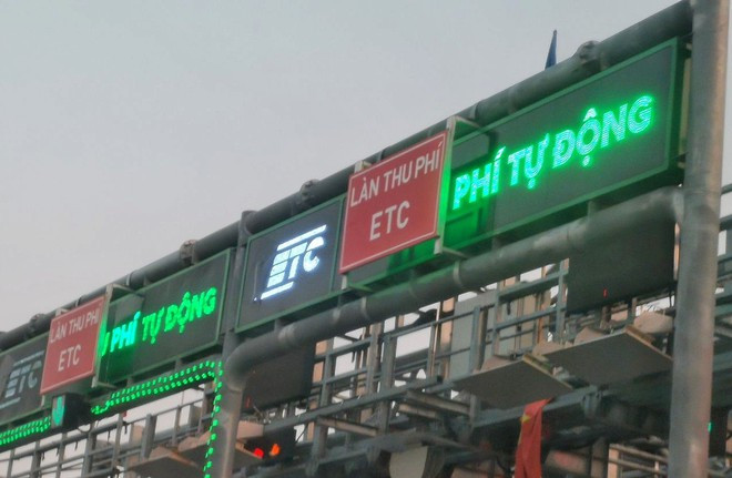 Doanh nghiệp được Bộ GTVT chỉ định cung cấp công nghệ thu phí không dừng cho 44 trạm thu phí bất ngờ xin rút lui do đầu tư nhiều năm không hiệu quả. Doanh nghiệp được Bộ GTVT chỉ định cung cấp công nghệ thu phí không dừng cho 44 trạm thu phí bất ngờ xin rút lui do đầu tư nhiều năm không hiệu quả.