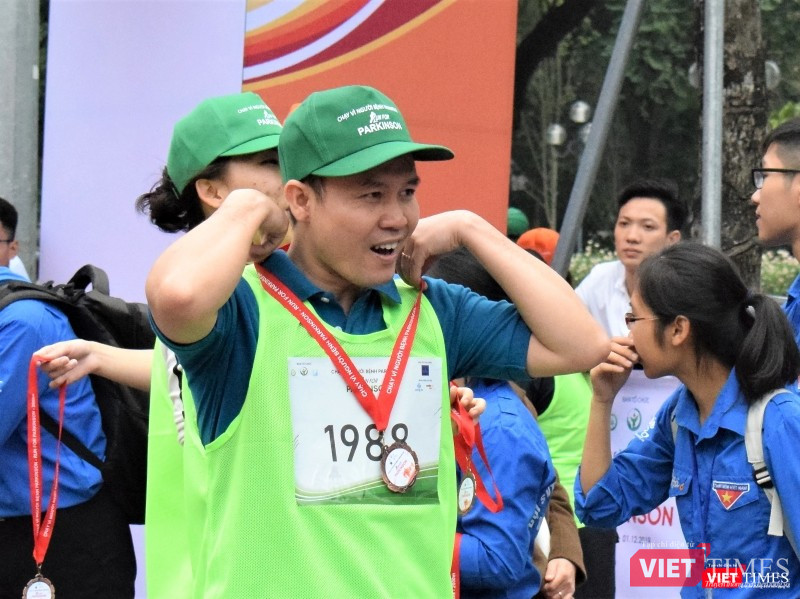 Khi hoàn thành vòng chạy, các vận động viên sẽ nhận một chiếc huy chương kỷ niệm từ ban tổ chức chương trình.