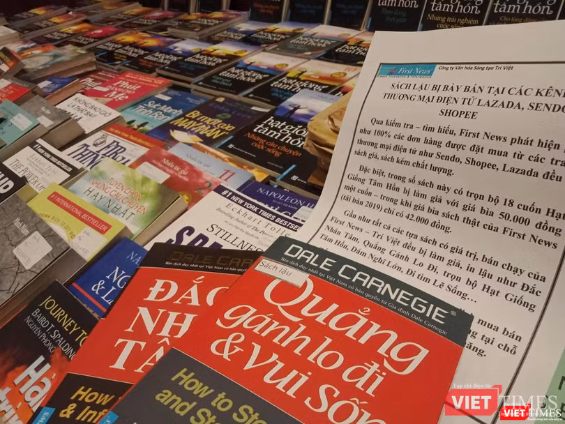 Sách giáo dục giả, sách lậu được bày bán tràn lan, rất dễ tiếp cận