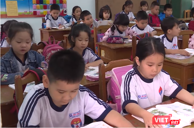 Hiện vẫn còn nhiều lo lắng, băn khoăn về tính ổn định trong lựa chọn, sử dụng các bộ SGK. Ảnh minh họa. Hiện vẫn còn nhiều lo lắng, băn khoăn về tính ổn định trong lựa chọn, sử dụng các bộ SGK. Ảnh minh họa.