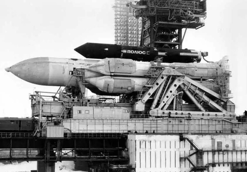 Một loại siêu vuc khí có laser chỉ đường của Liên Xô (cũ)