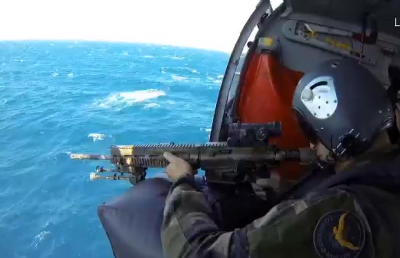 Họ vừa có khả năng bơi chiến đấu giỏi và cũng là chuyên gia về nhảy dù HALO-HAHO (nhảy cao độ, mở dù cao độ - Độ cao mở thấp).