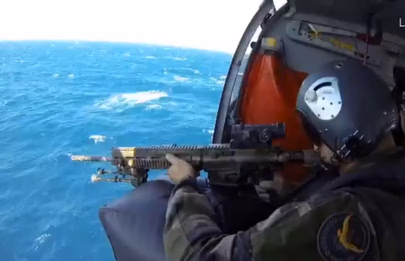 Họ vừa có khả năng bơi chiến đấu giỏi và cũng là chuyên gia về nhảy dù HALO-HAHO (nhảy cao độ, mở dù cao độ - Độ cao mở thấp).