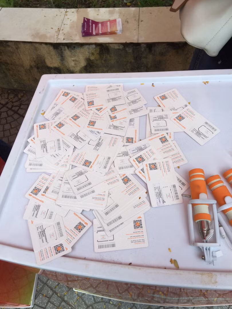 Một phần trong số SIM đã kích hoạt sẵn. Một phần trong số SIM đã kích hoạt sẵn.