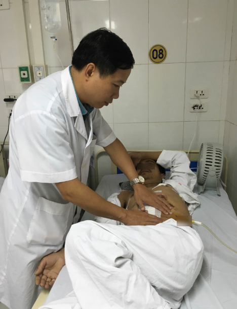 PGS.TS. Nguyễn Quang - Giám đốc Trung tâm Nam học chăm sóc cho bệnh nhân PGS.TS. Nguyễn Quang - Giám đốc Trung tâm Nam học chăm sóc cho bệnh nhân