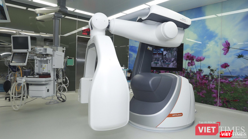 Cận cảnh chiếc máy Artis Pheno đầu tiên tại Việt Nam.