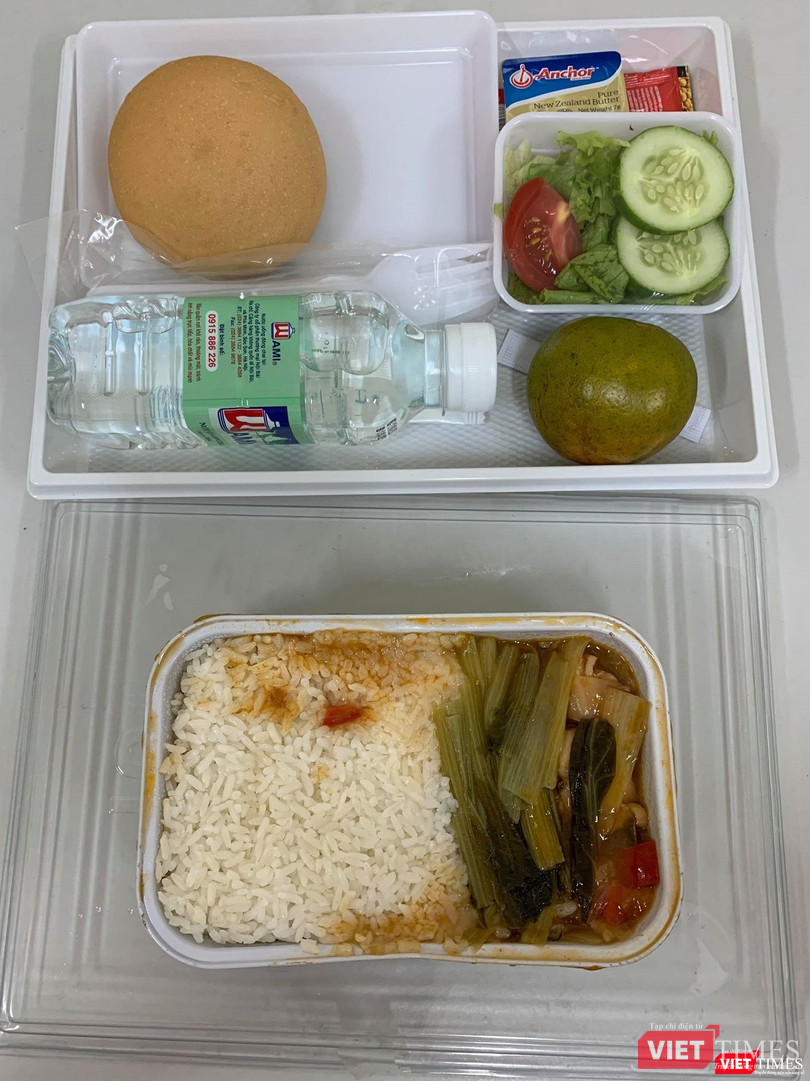 Một suất ăn của người cách ly y tế tập trung tại khu vực Pháp Vân - Tứ Hiệp. Ảnh: Anh Lê. Một suất ăn của người cách ly y tế tập trung tại khu vực Pháp Vân - Tứ Hiệp. Ảnh: Anh Lê.