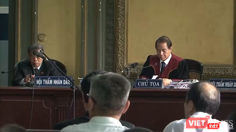 HĐXX cho rằng cần phải xác minh, thu thập tài liệu, chứng cứ liên quan kết luận giám định mới có cơ sở phân định chính xác. HĐXX cho rằng cần phải xác minh, thu thập tài liệu, chứng cứ liên quan kết luận giám định mới có cơ sở phân định chính xác.